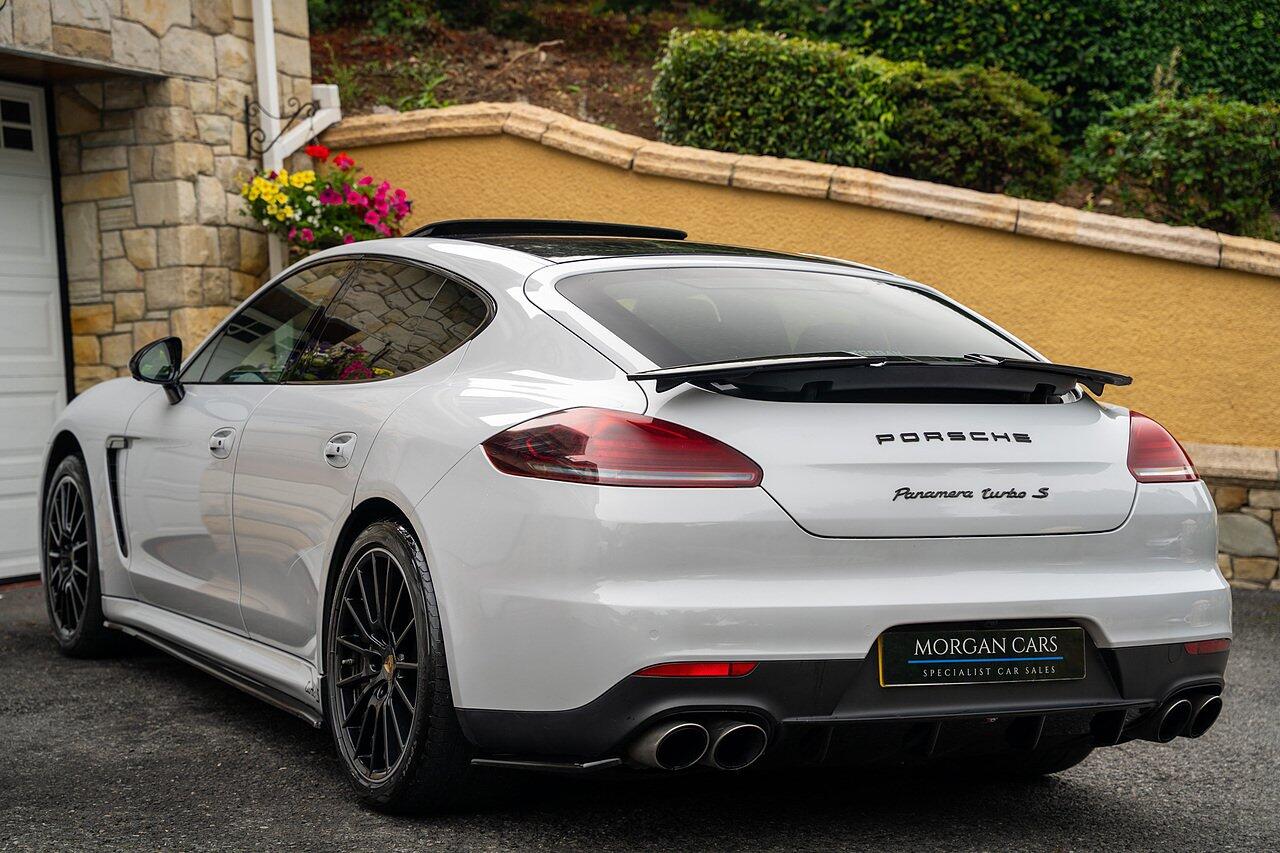 Porsche Panamera view 11