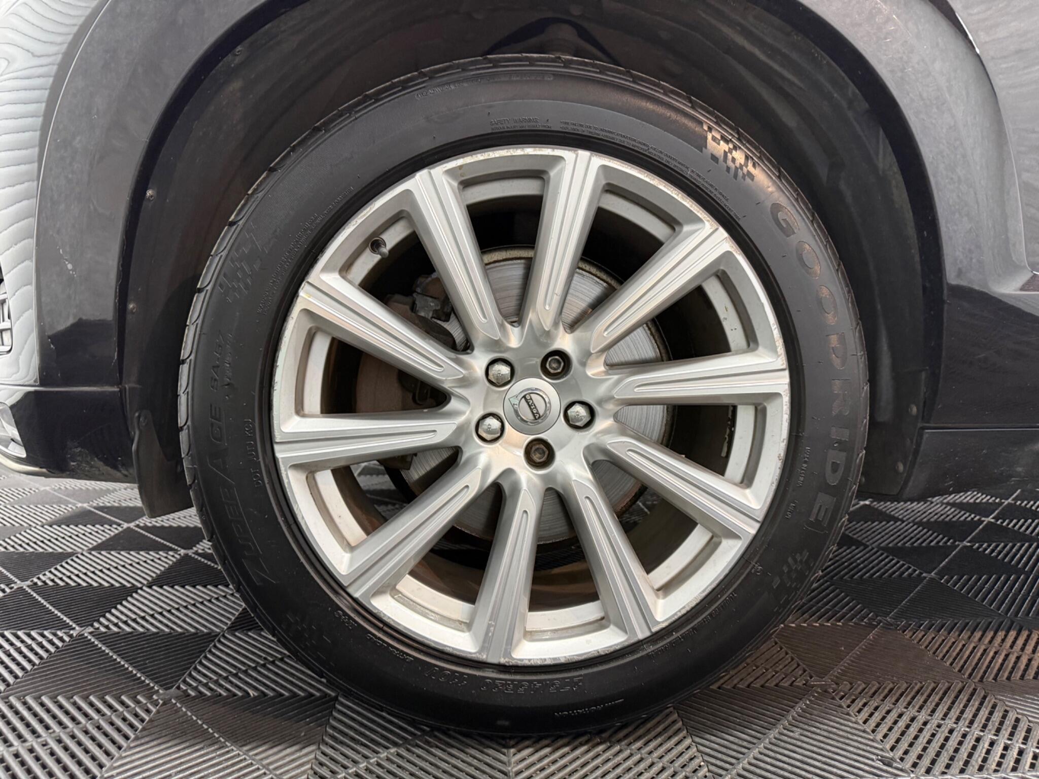 Volvo XC90 view 35