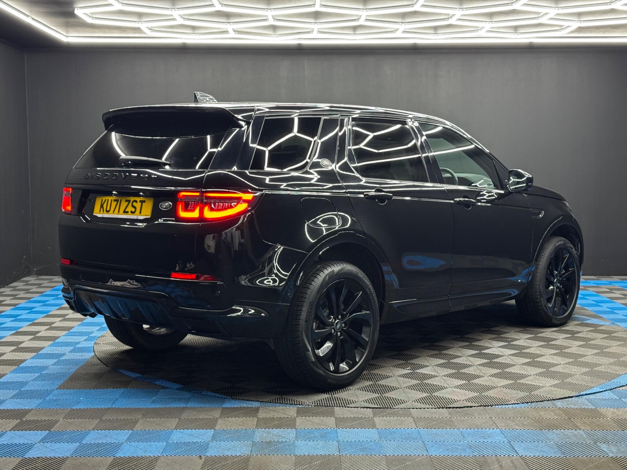 Land Rover Discovery Sport view 5
