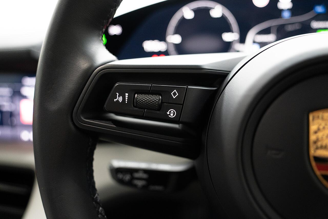 Porsche Taycan view 8