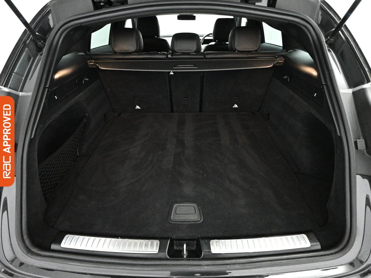 Mercedes-Benz EQC view 28