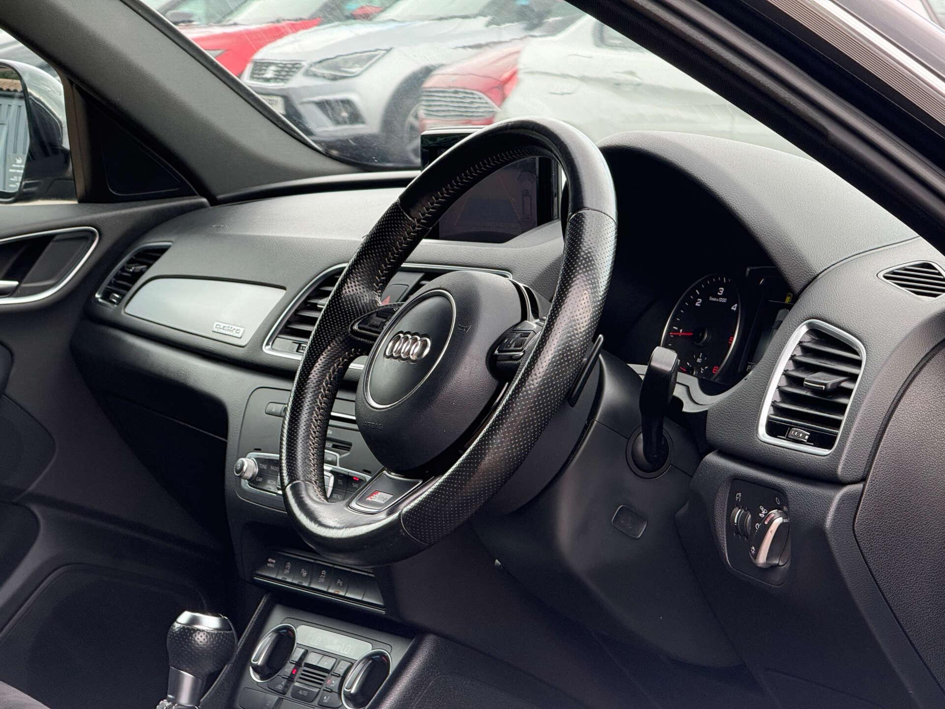 Audi Q3 view 38