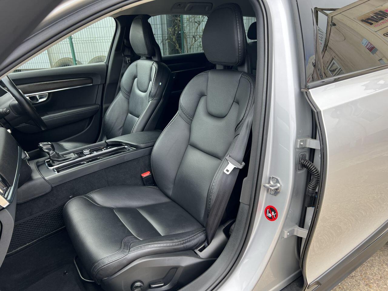 Volvo V90 Cross Country view 25
