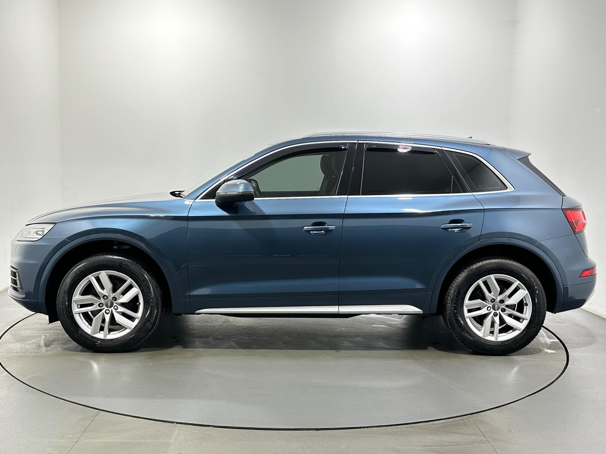 Audi Q5 view 5