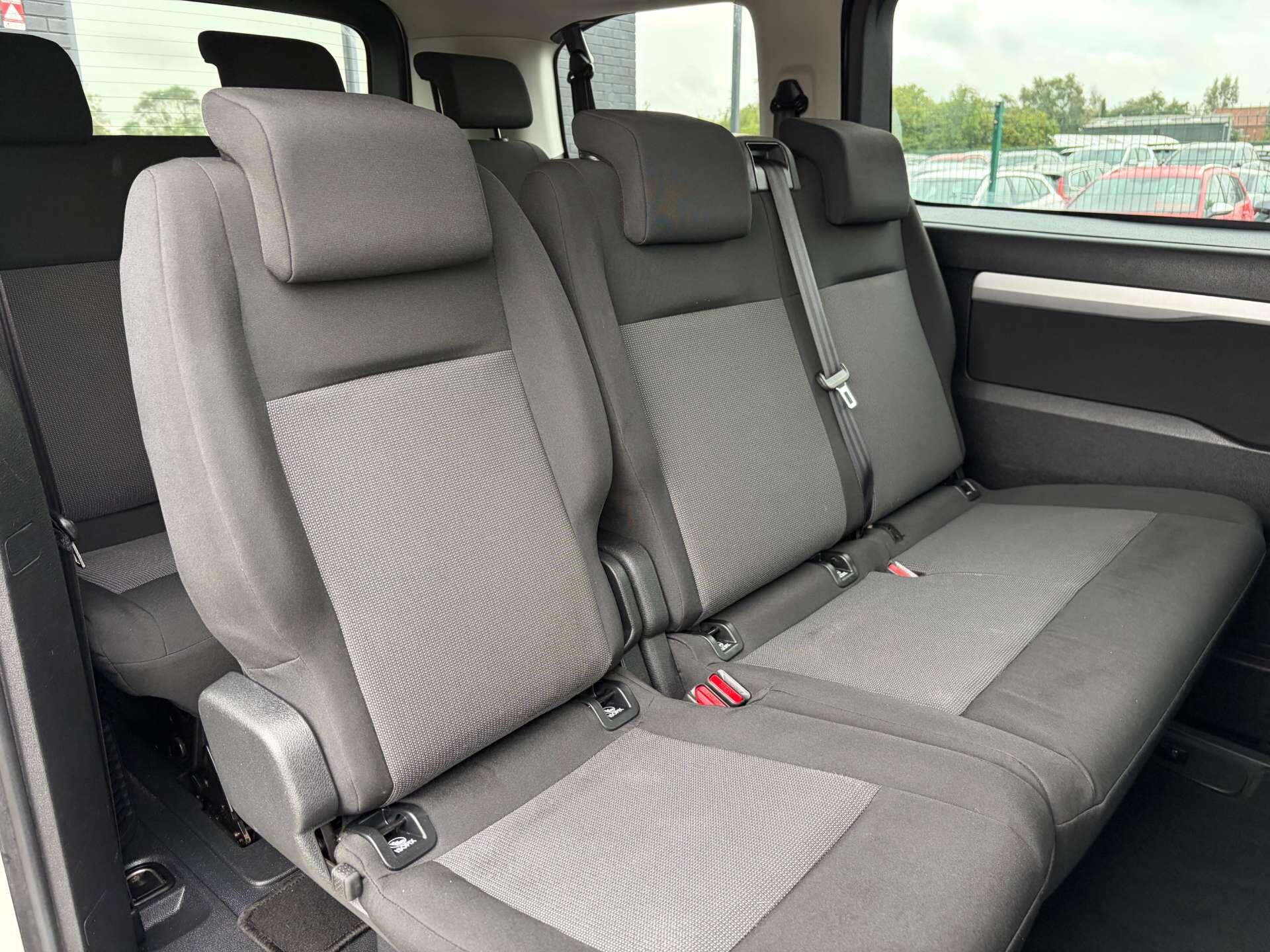 Peugeot Traveller view 31