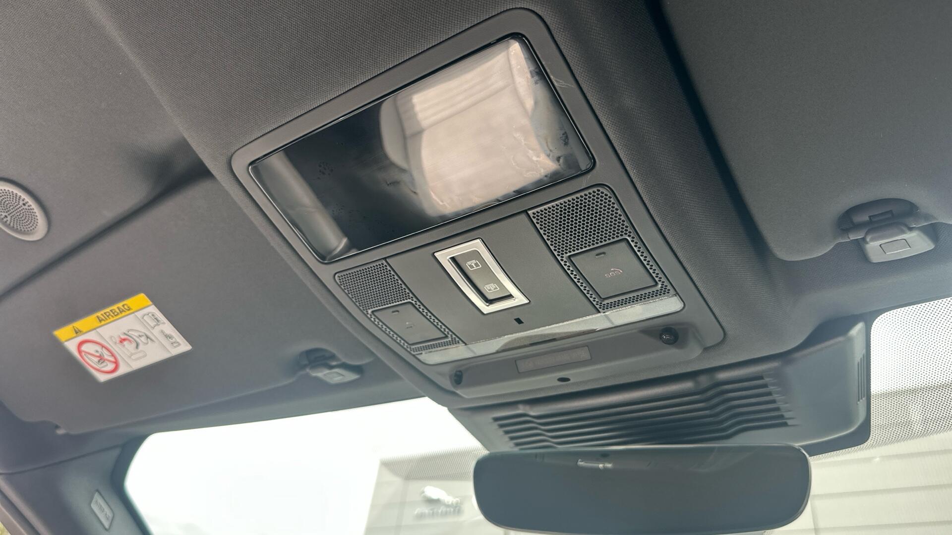 Land Rover Discovery Sport view 57