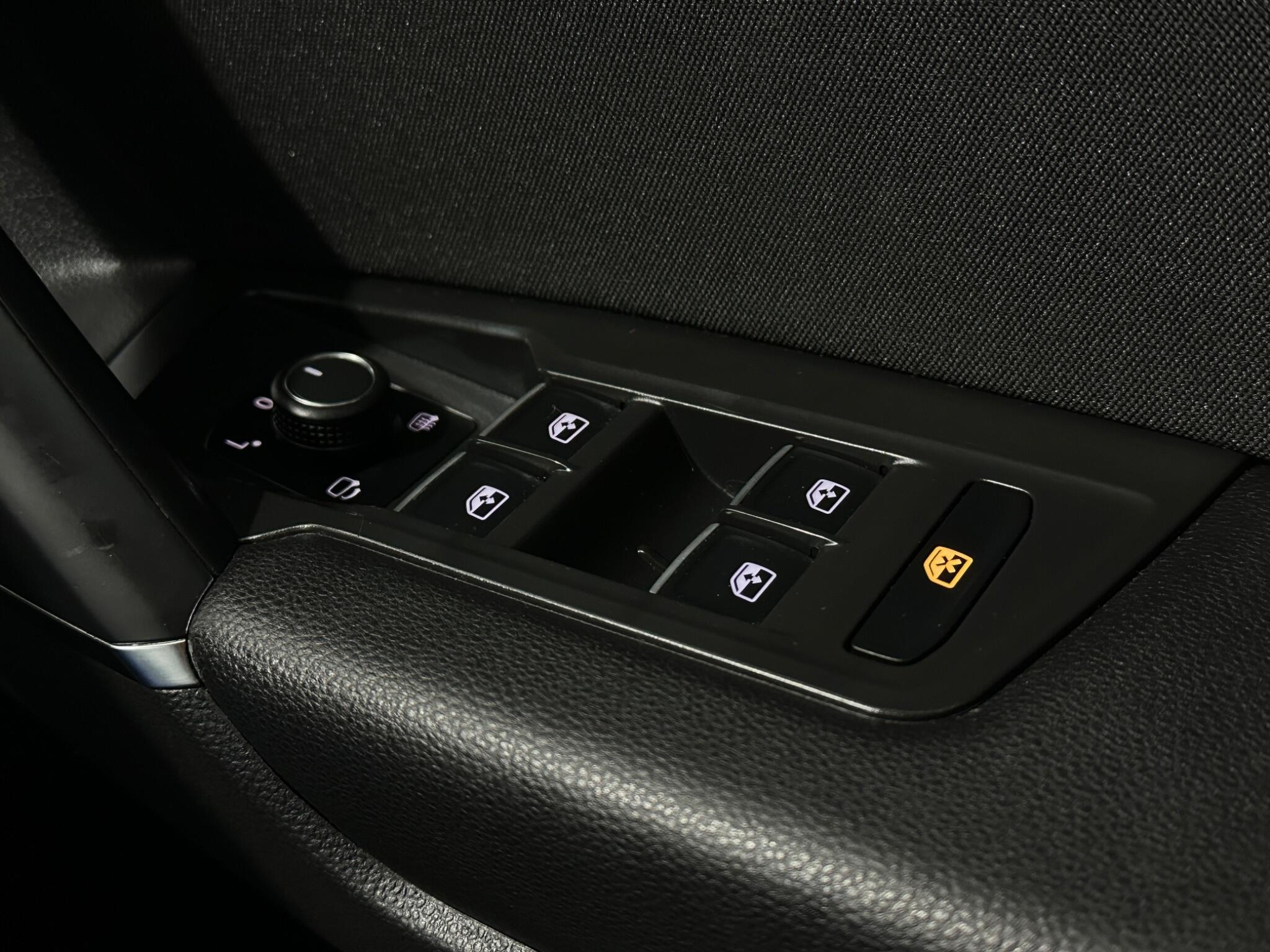 Volkswagen Tiguan Allspace view 18