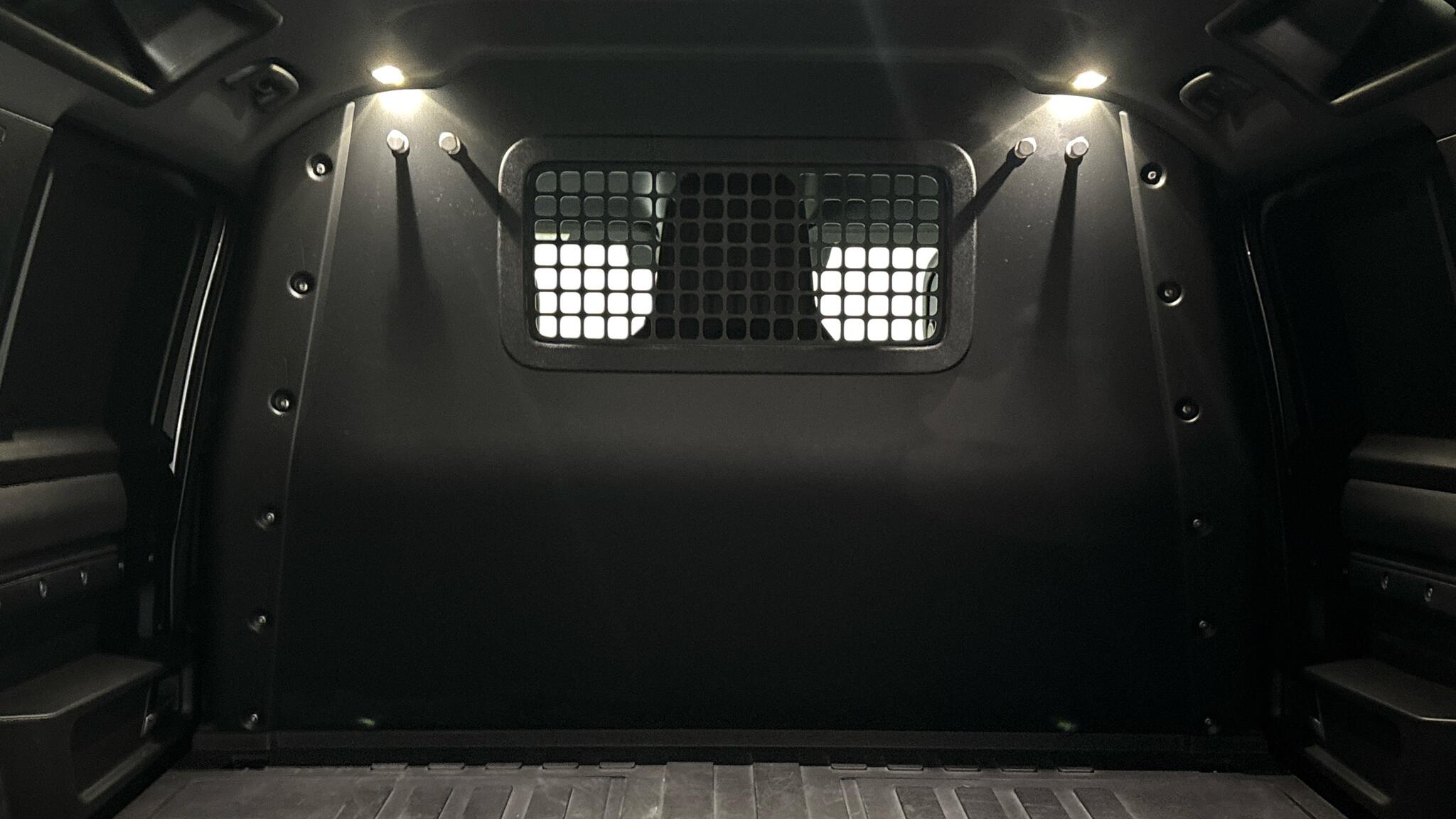 Land Rover Defender view 19