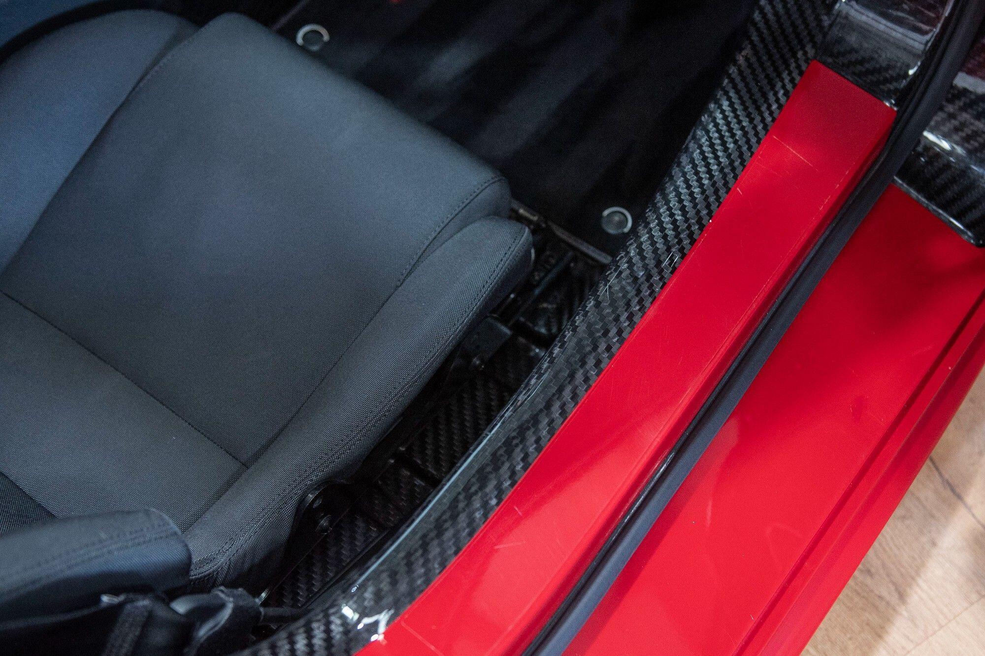 Alfa Romeo 4C view 11