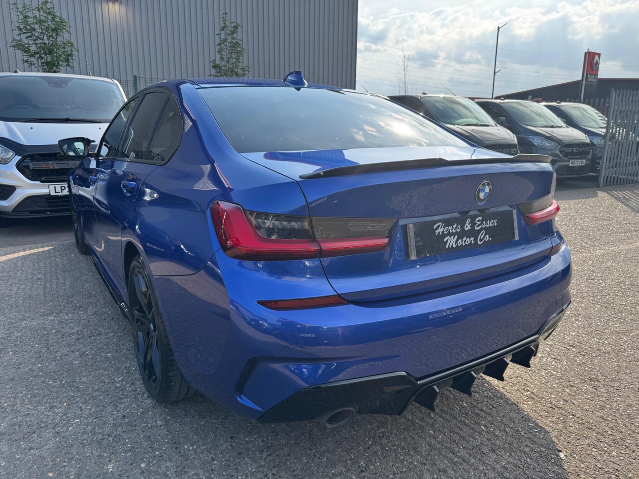 BMW 3 Series view 9