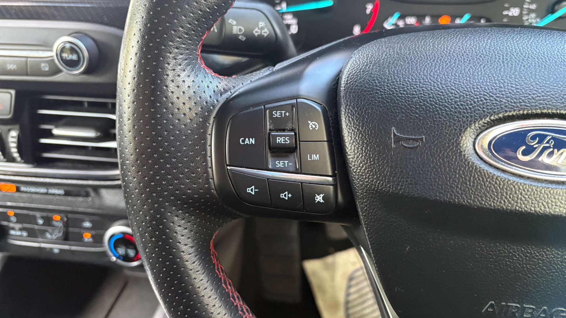 Ford Focus view 17