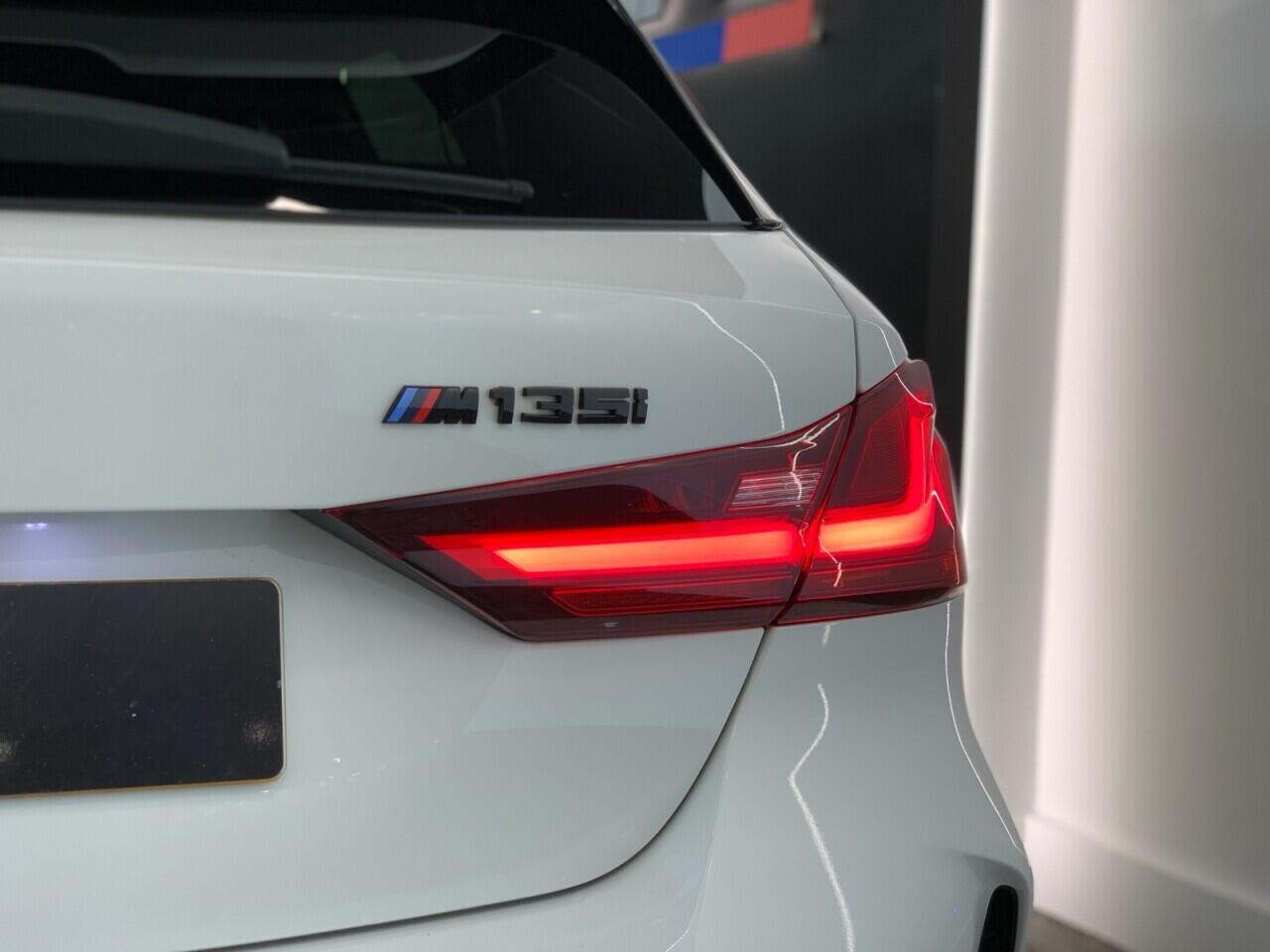 BMW 1 Series view 9