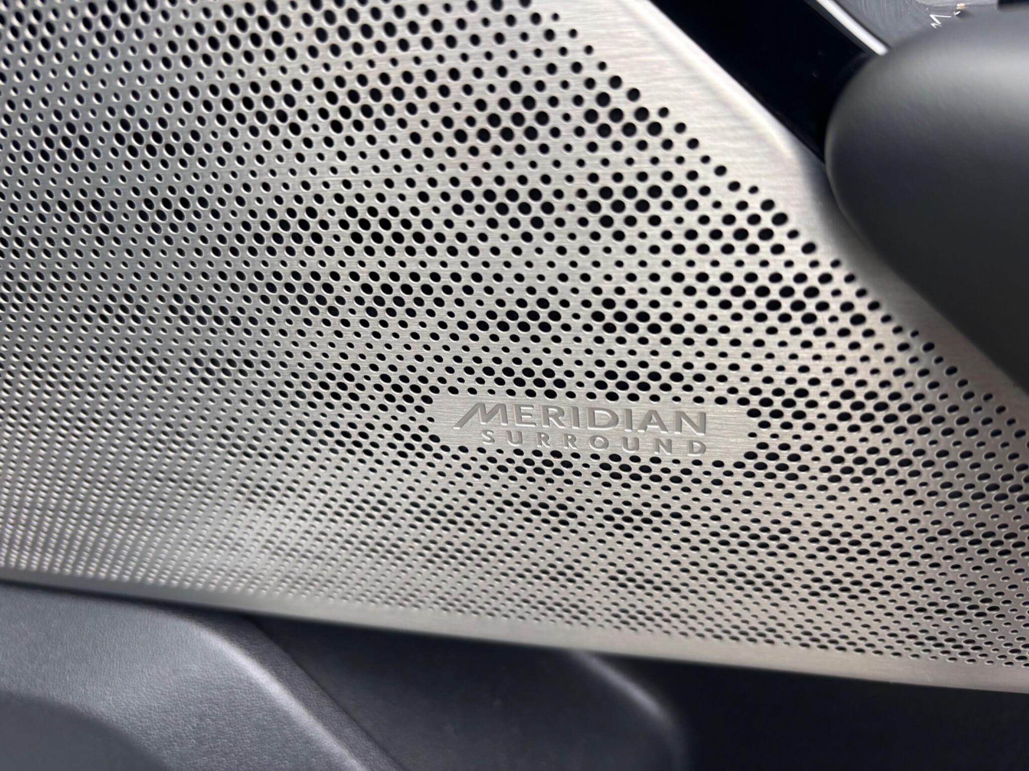 Land Rover Range Rover Velar view 40
