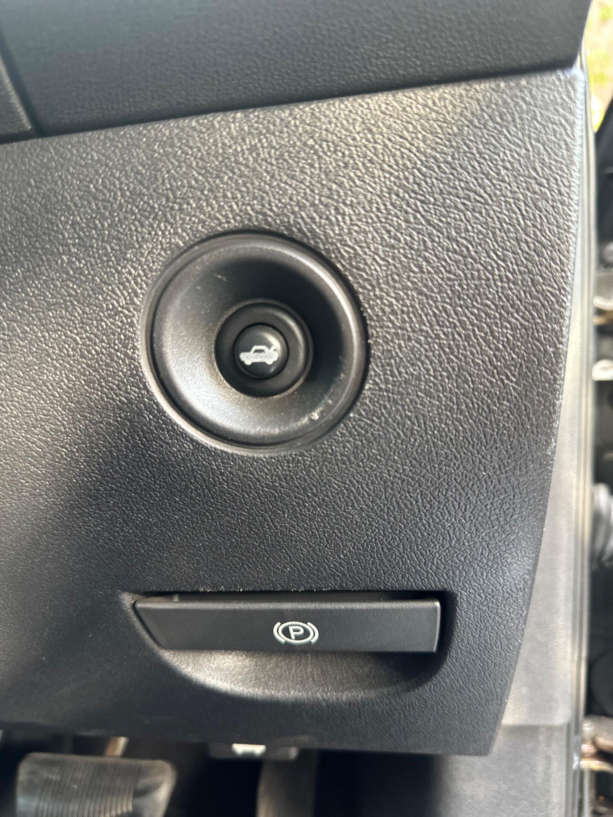 2008 Chrysler 300C image 35