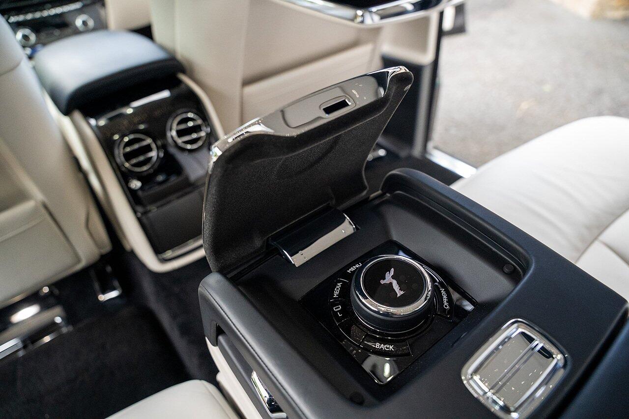 Rolls-Royce Phantom view 59