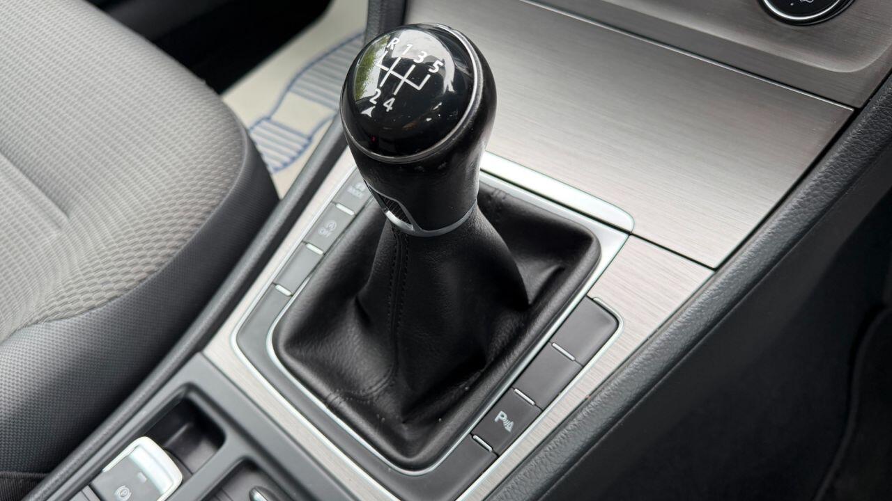Volkswagen Golf view 23
