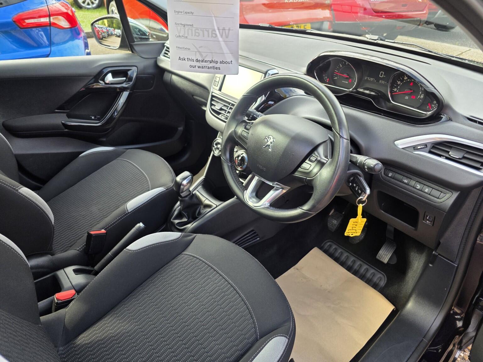 Peugeot 208 view 10
