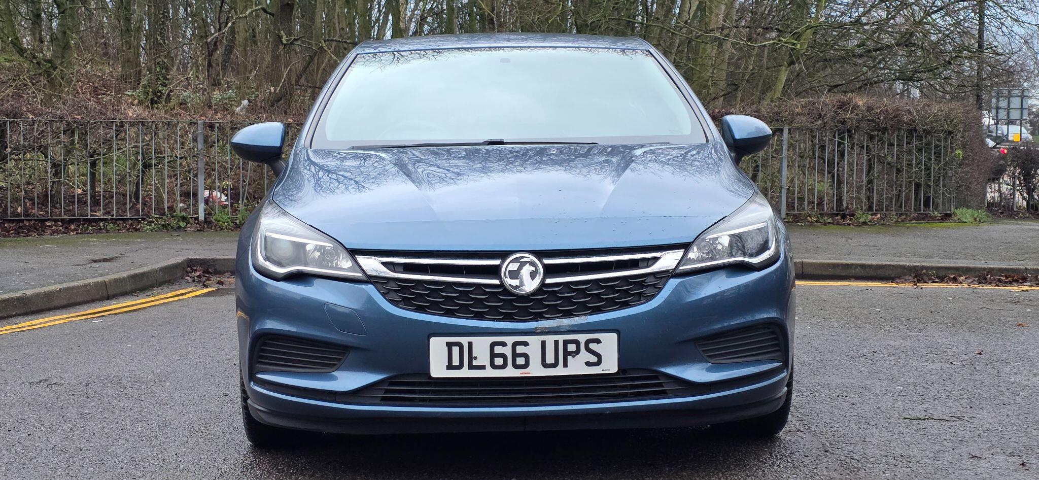 2016 Vauxhall Astra 1.6 CDTi BlueInjection Design Euro 6 (s/s) 5dr • 78,100 miles image 2