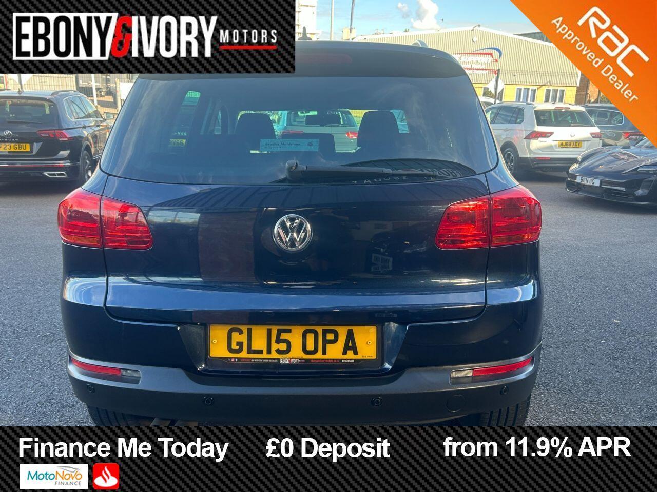 Volkswagen Tiguan view 4