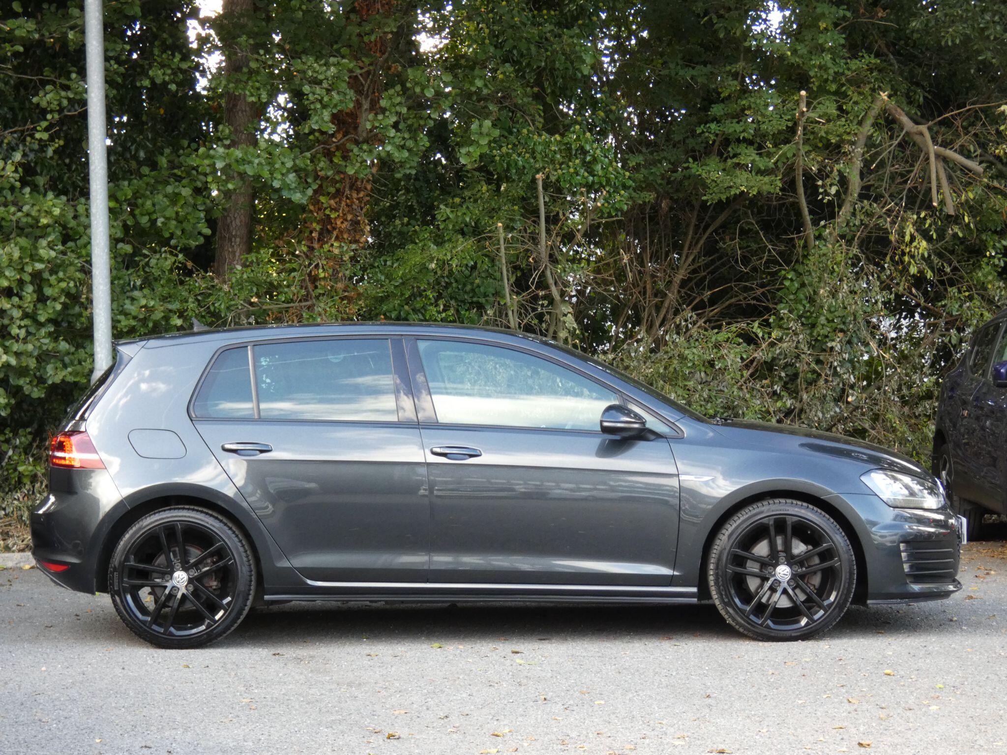 Volkswagen Golf view 13