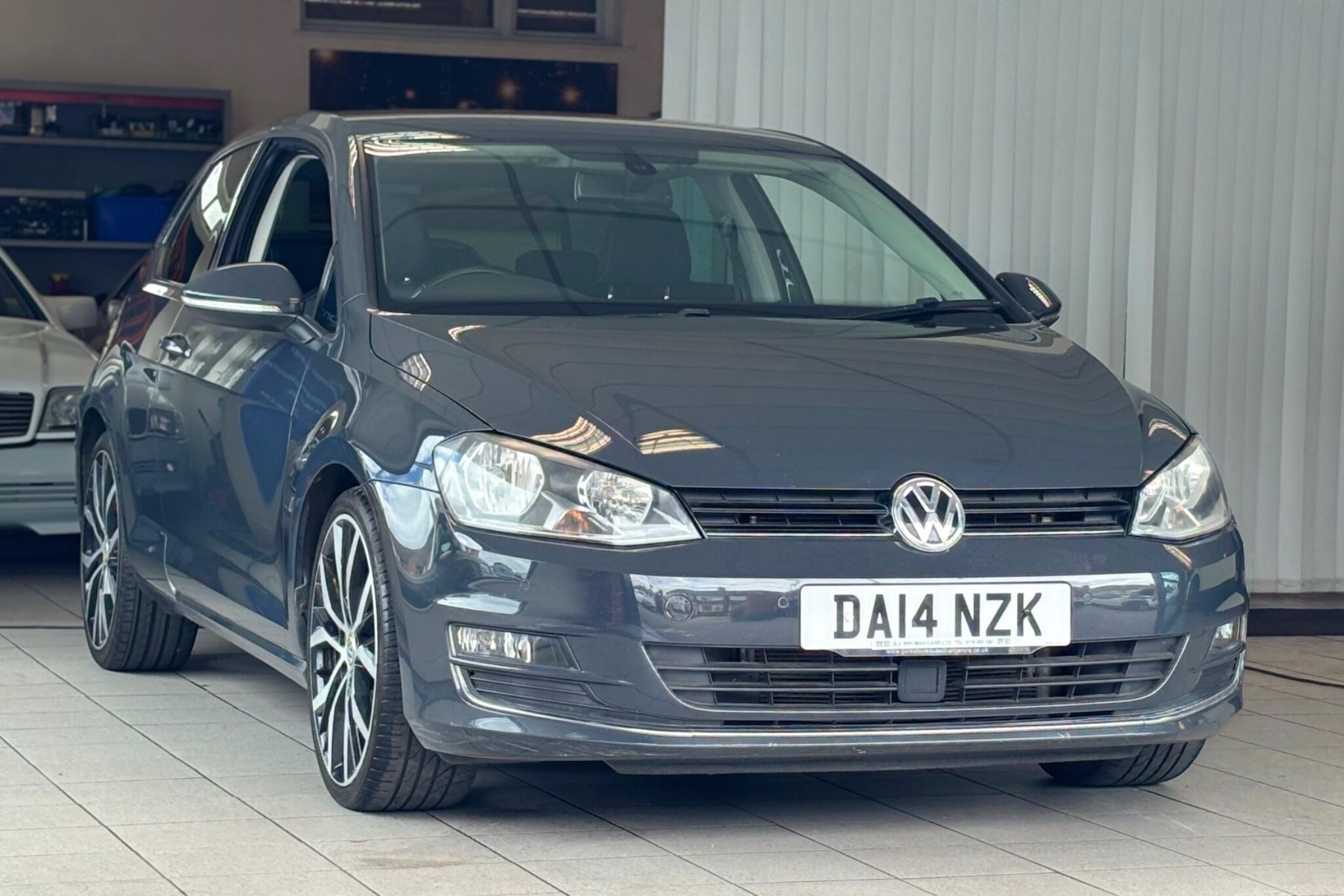 Volkswagen Golf view 5