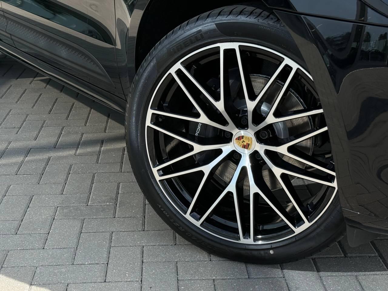 Porsche Macan view 42