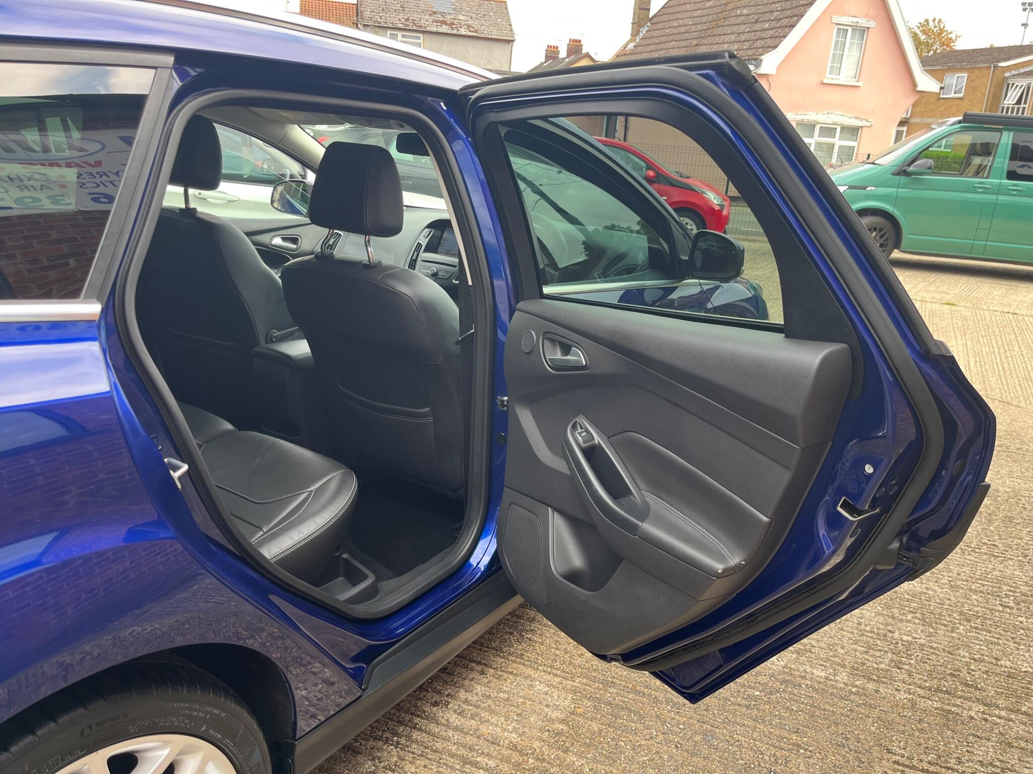 Ford Focus view 40
