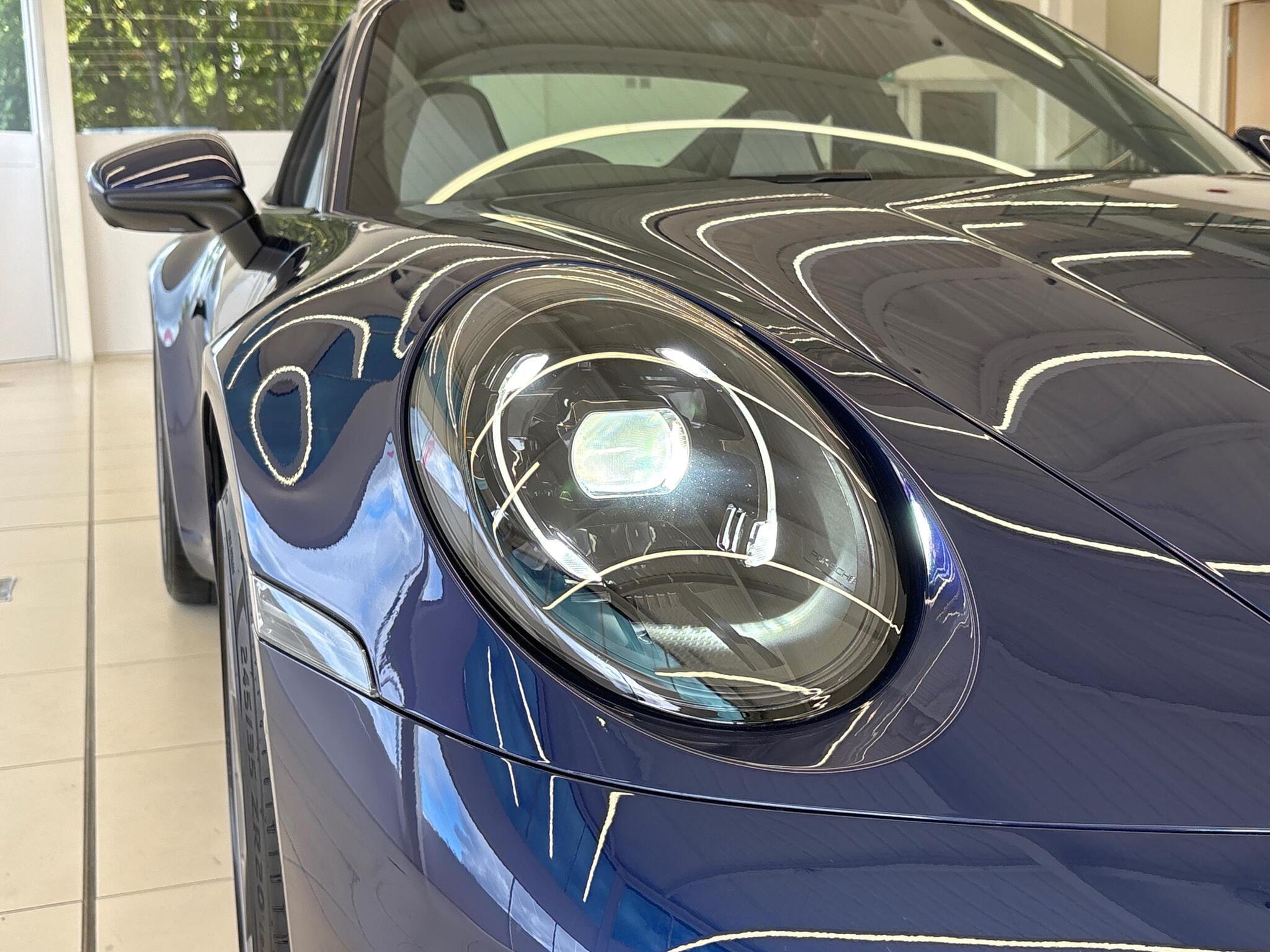 Porsche 911 view 21