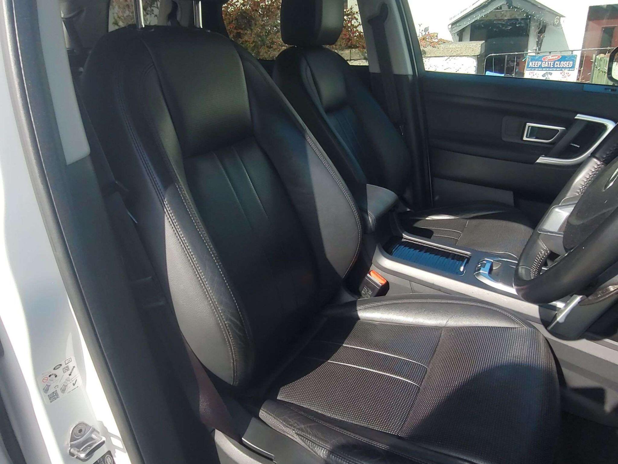 Land Rover Discovery Sport view 5