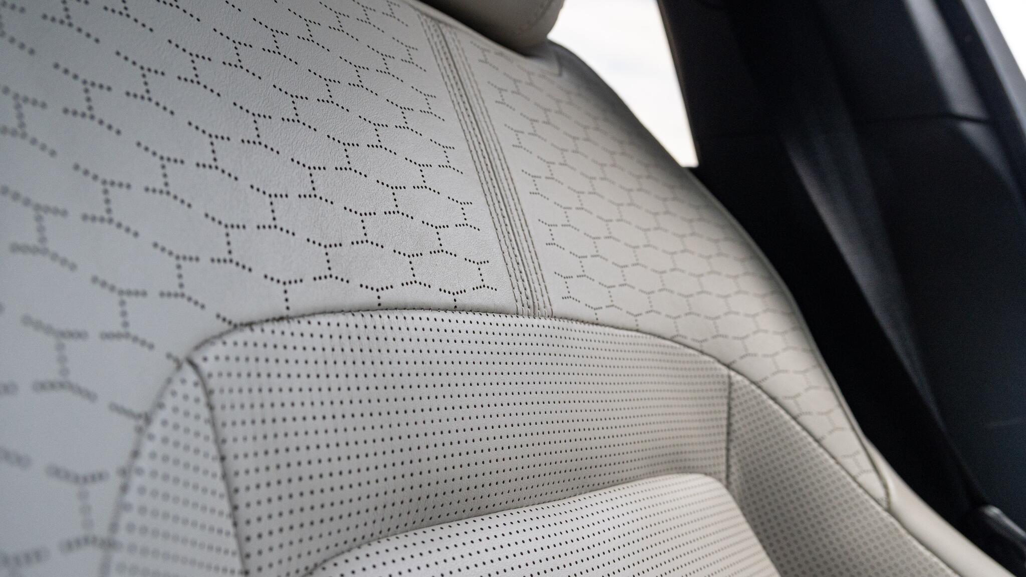 Jaguar Xe view 22