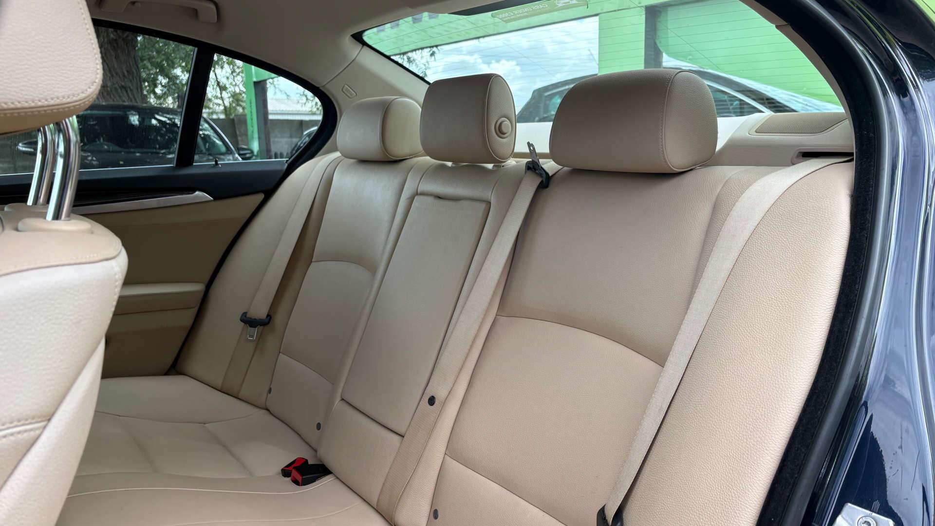 BMW 5 Series view 11