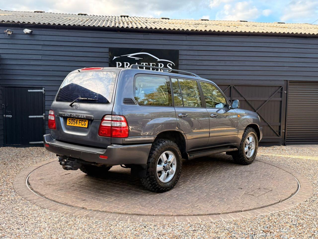 Toyota Land Cruiser view 7