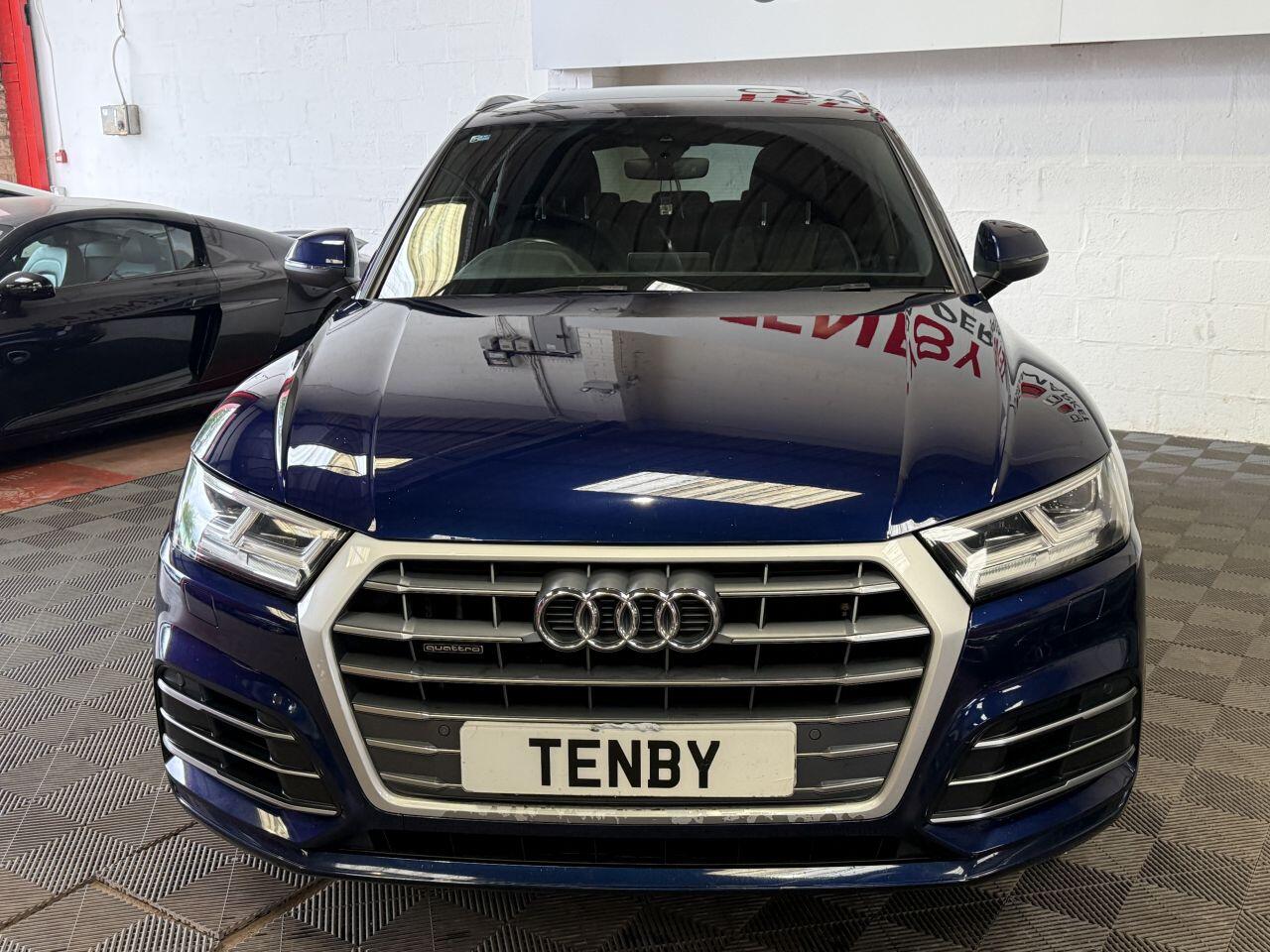 Audi Q5 view 3