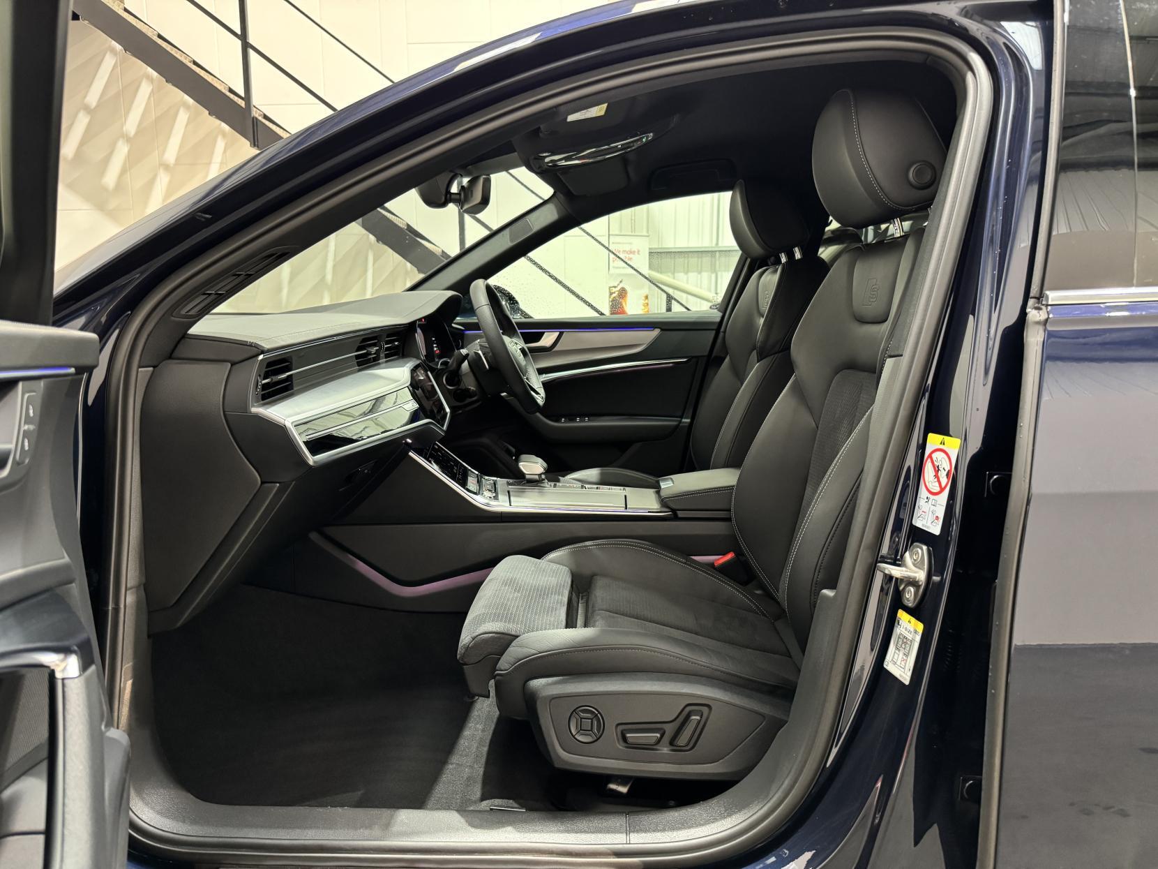 Audi A6 Saloon view 50