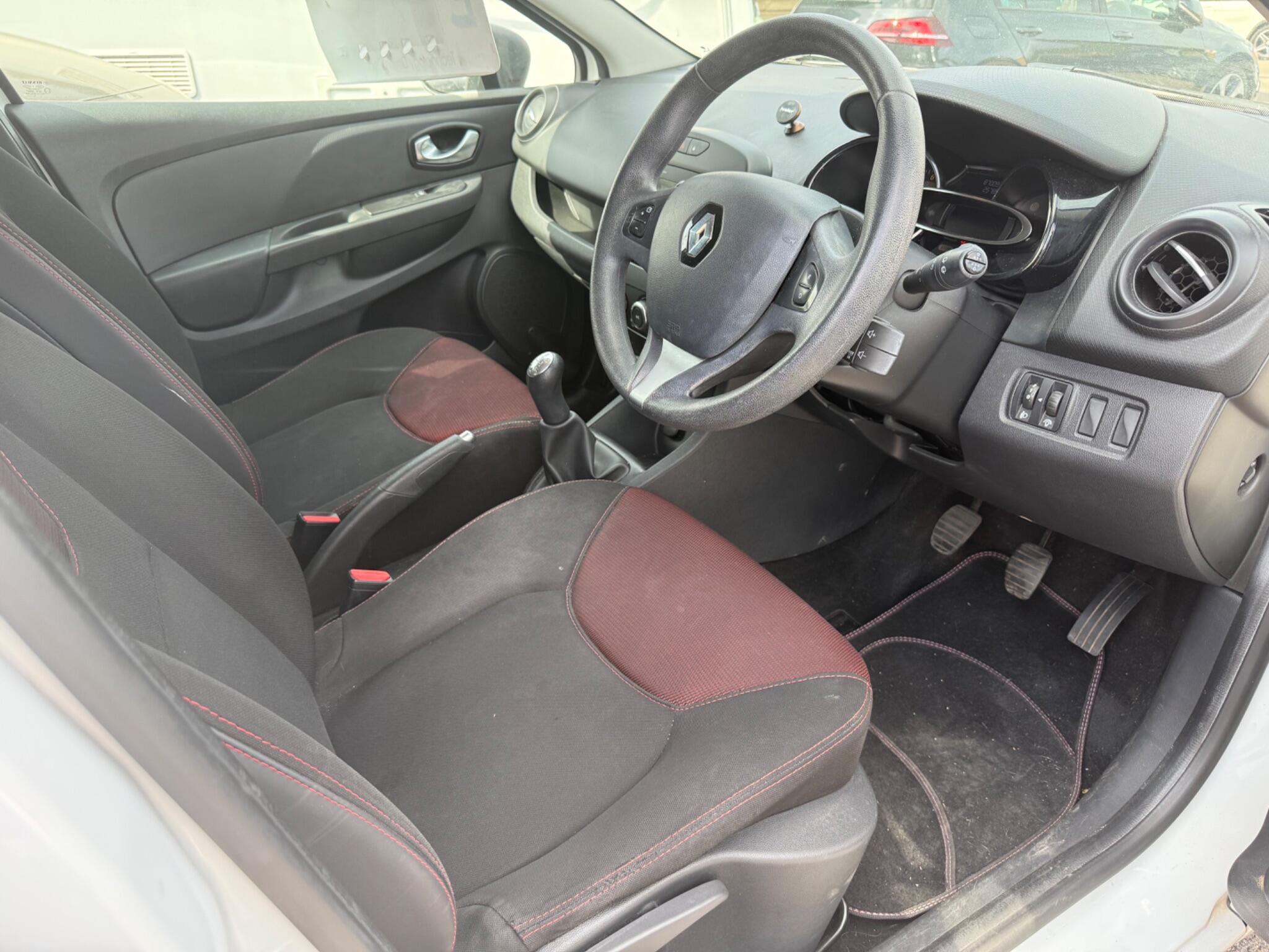 Renault Clio view 2