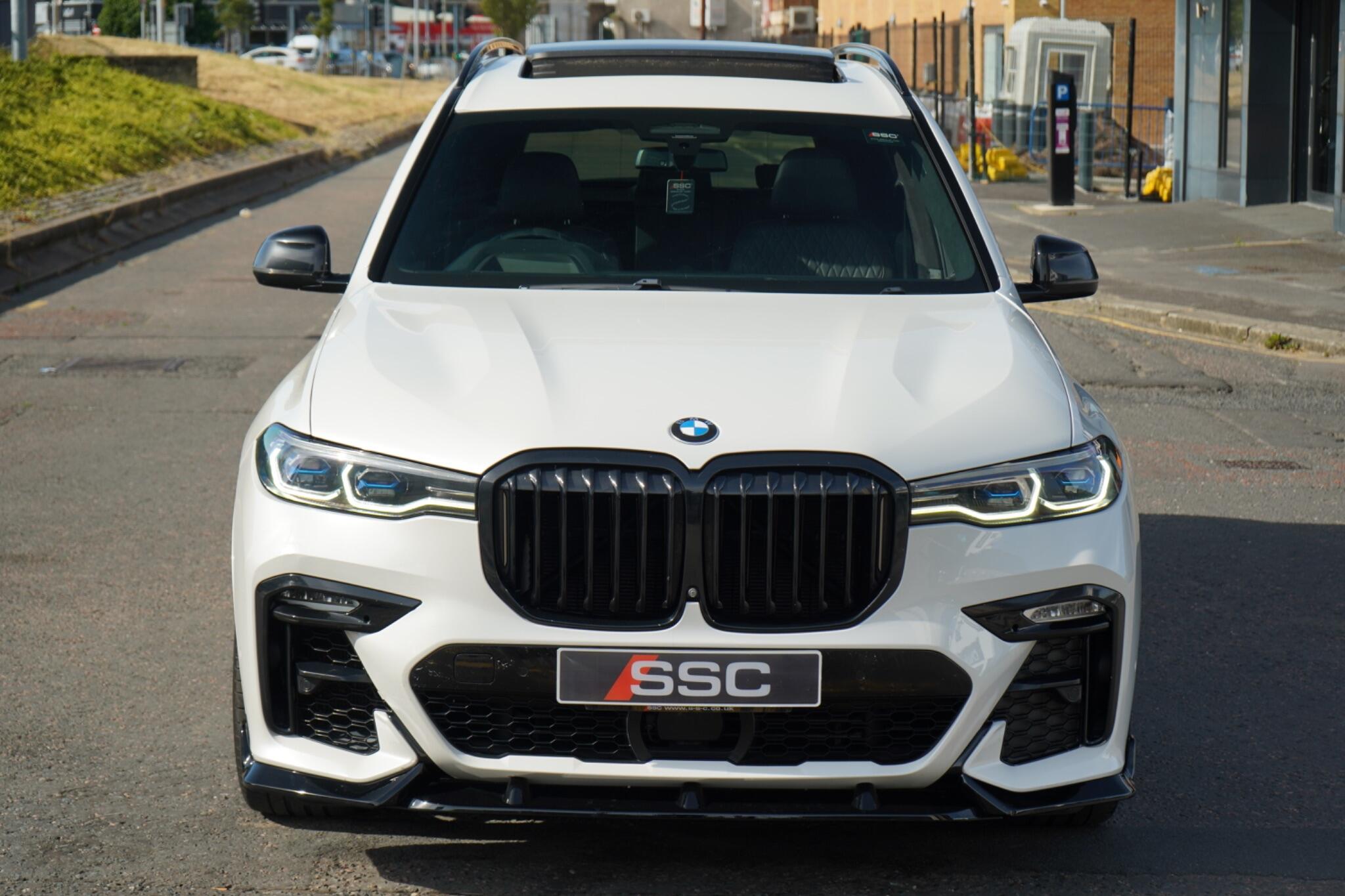 BMW X7 view 6