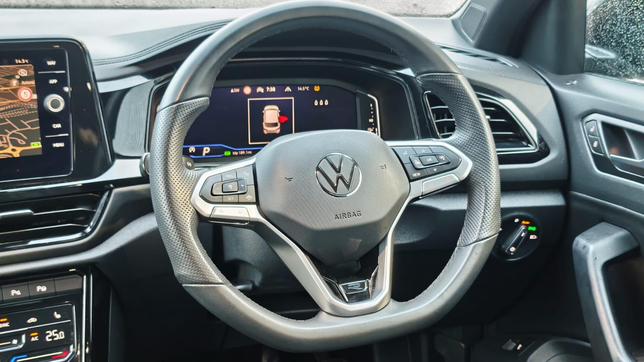 Volkswagen T-Roc view 14