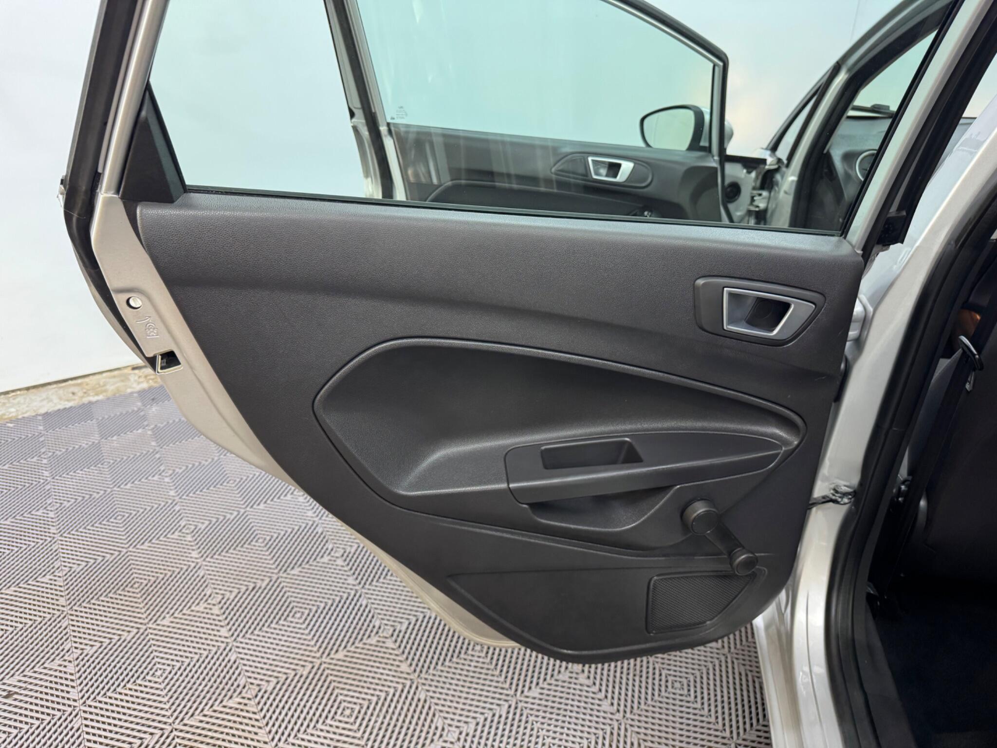 Ford Fiesta view 38
