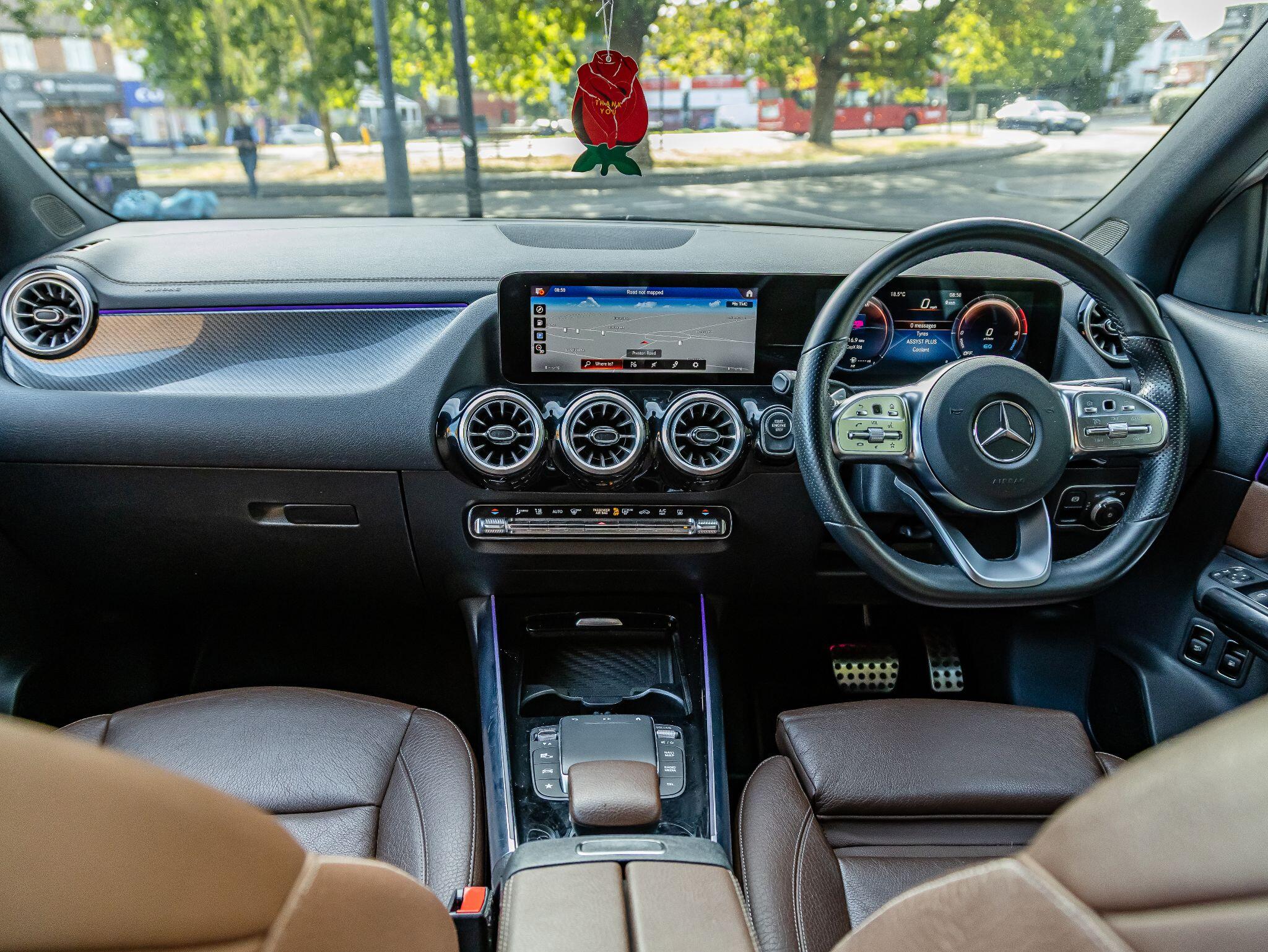 Mercedes-Benz GLA view 14