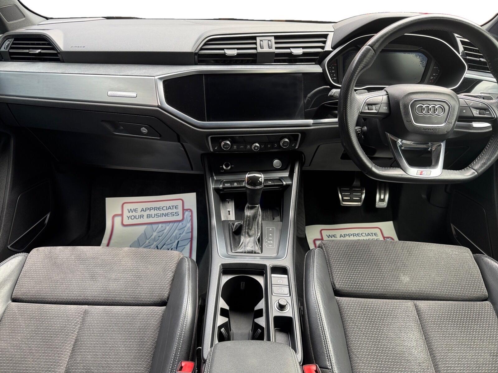 Audi Q3 view 10