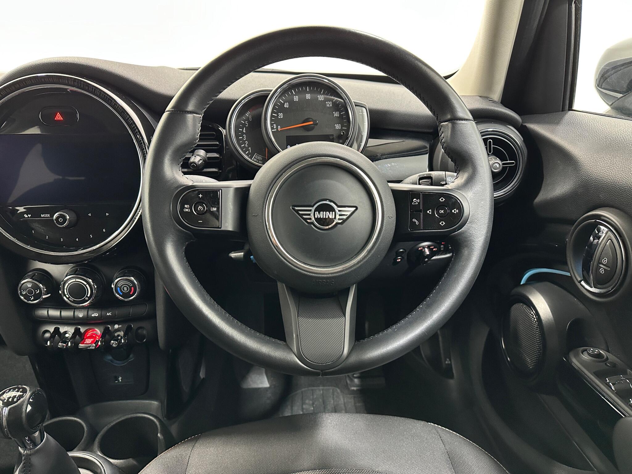 Mini Cooper view 13