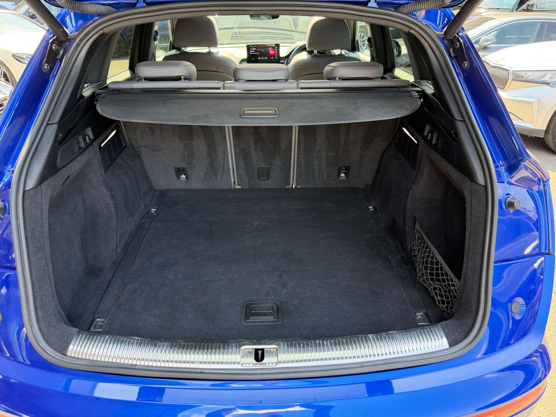 Audi Q5 view 16