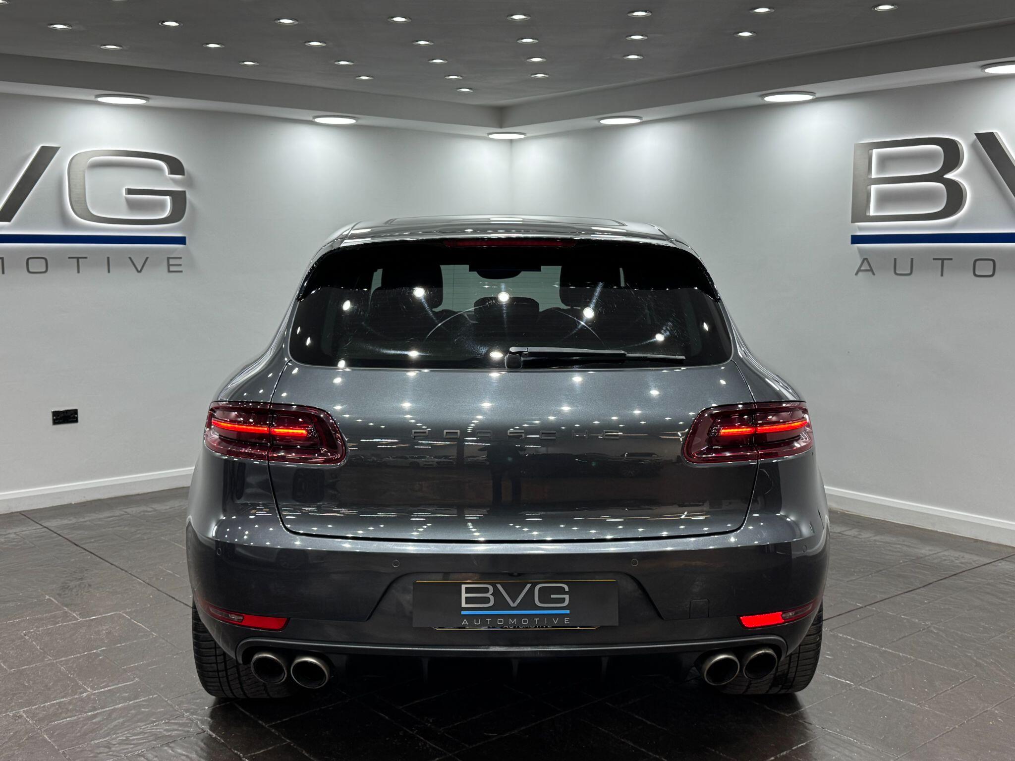 Porsche Macan view 18