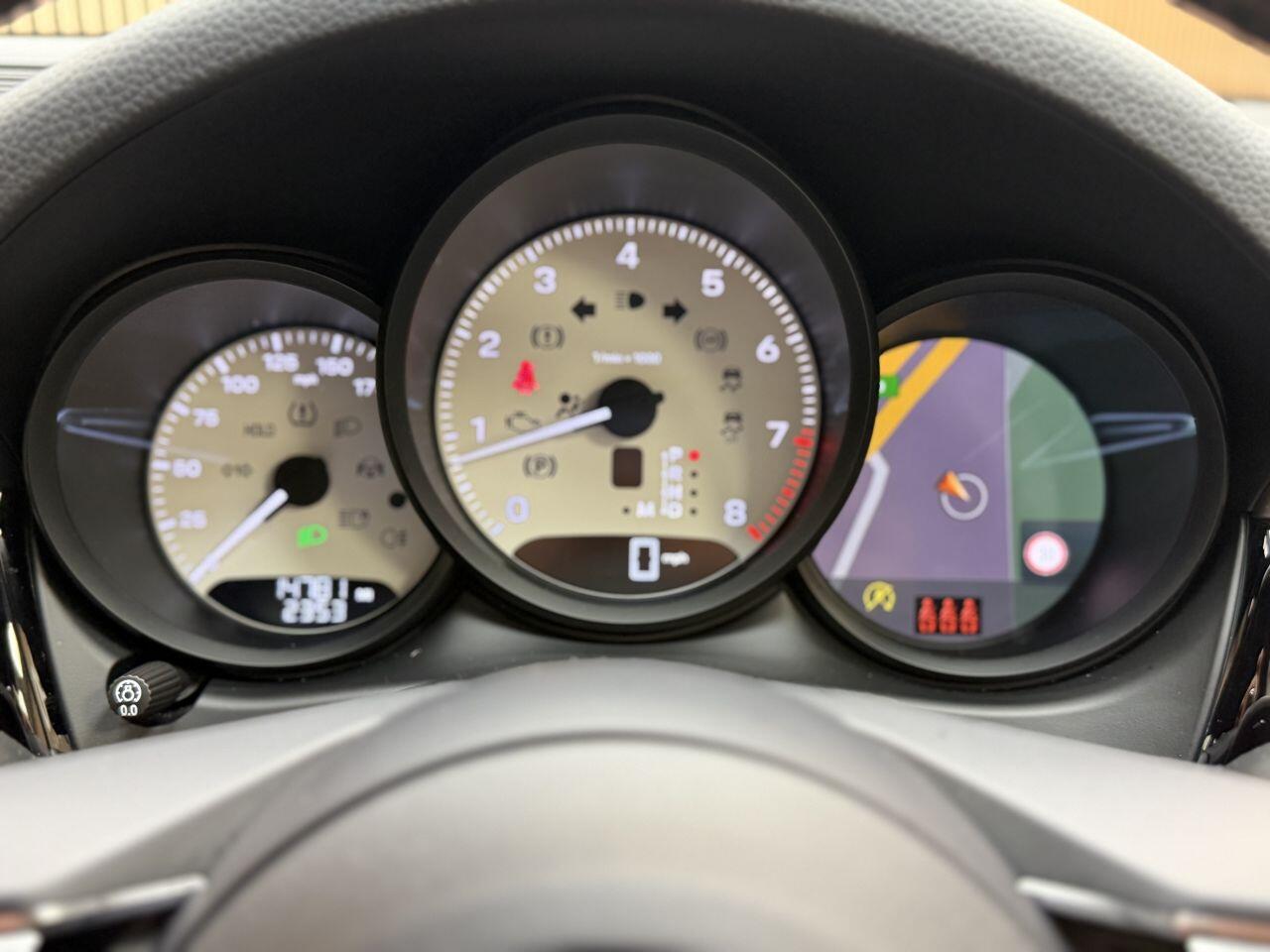 Porsche Macan view 27