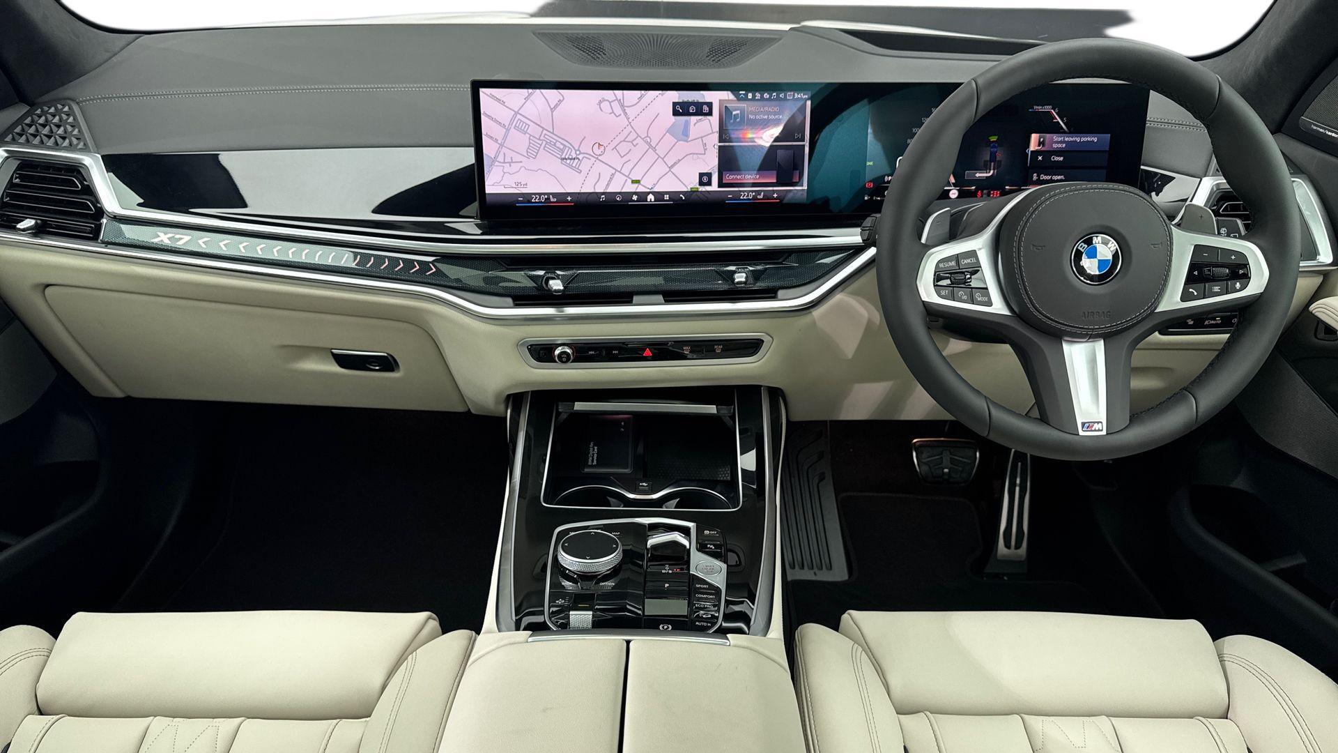 BMW X7 view 12
