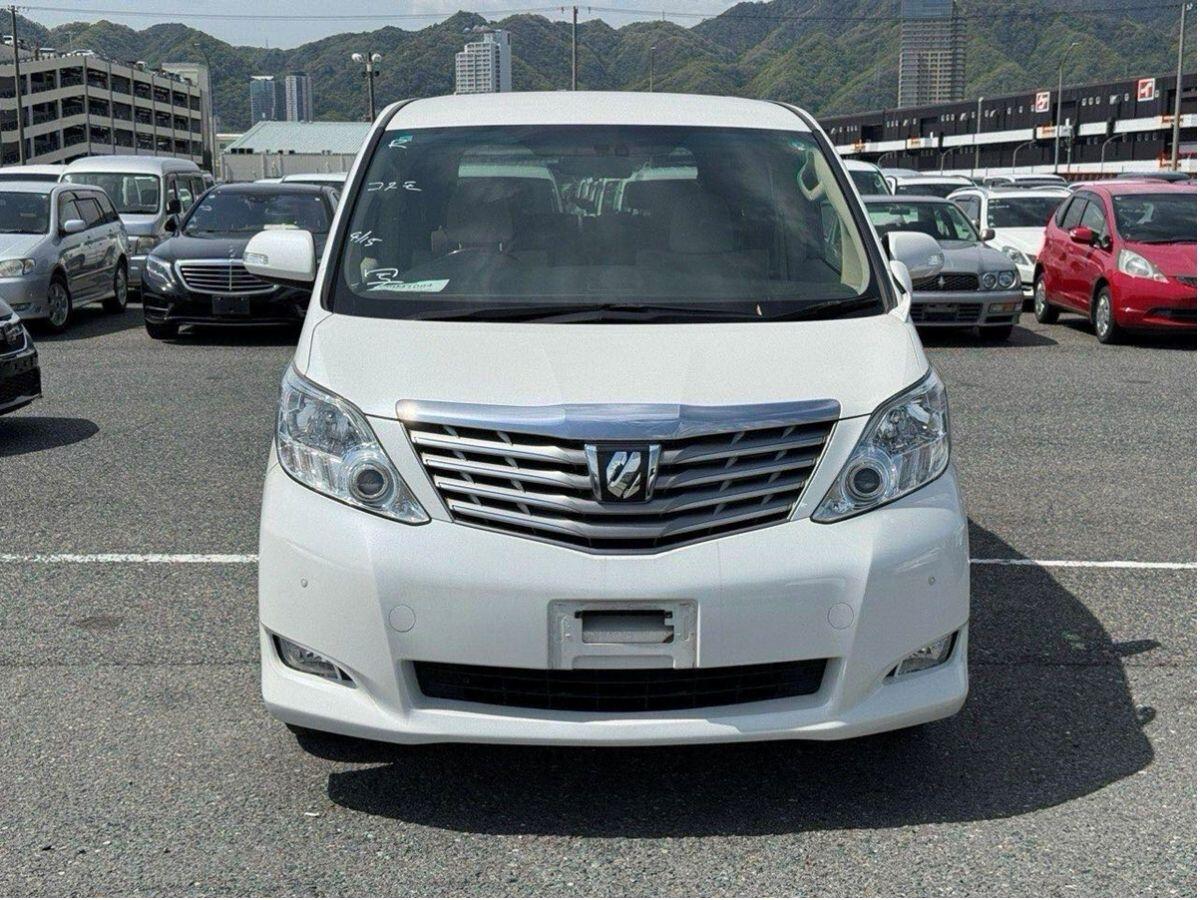 Toyota Alphard view 4