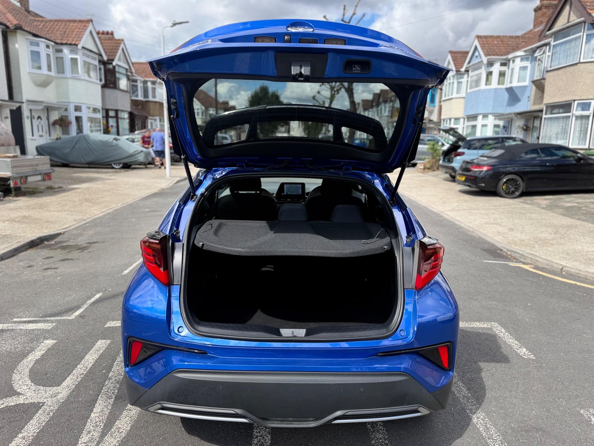 Toyota C-HR view 25