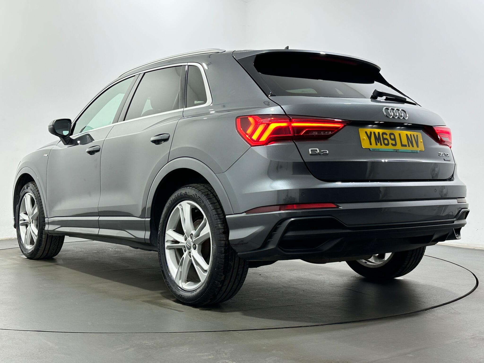Audi Q3 view 48