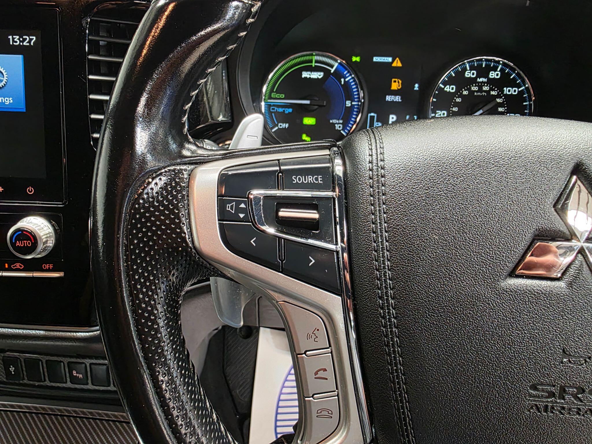 Mitsubishi Outlander view 16