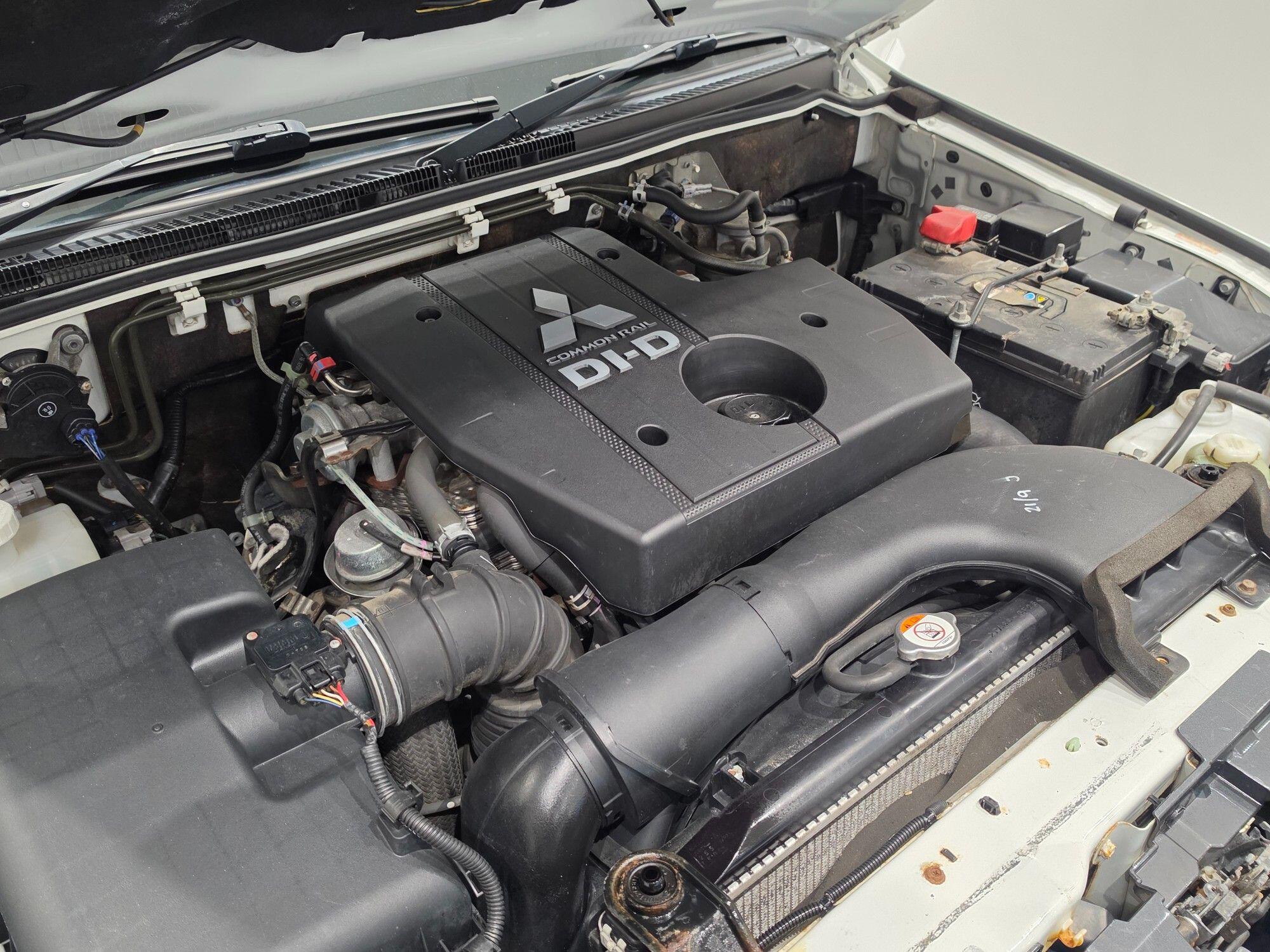 Mitsubishi Shogun view 54